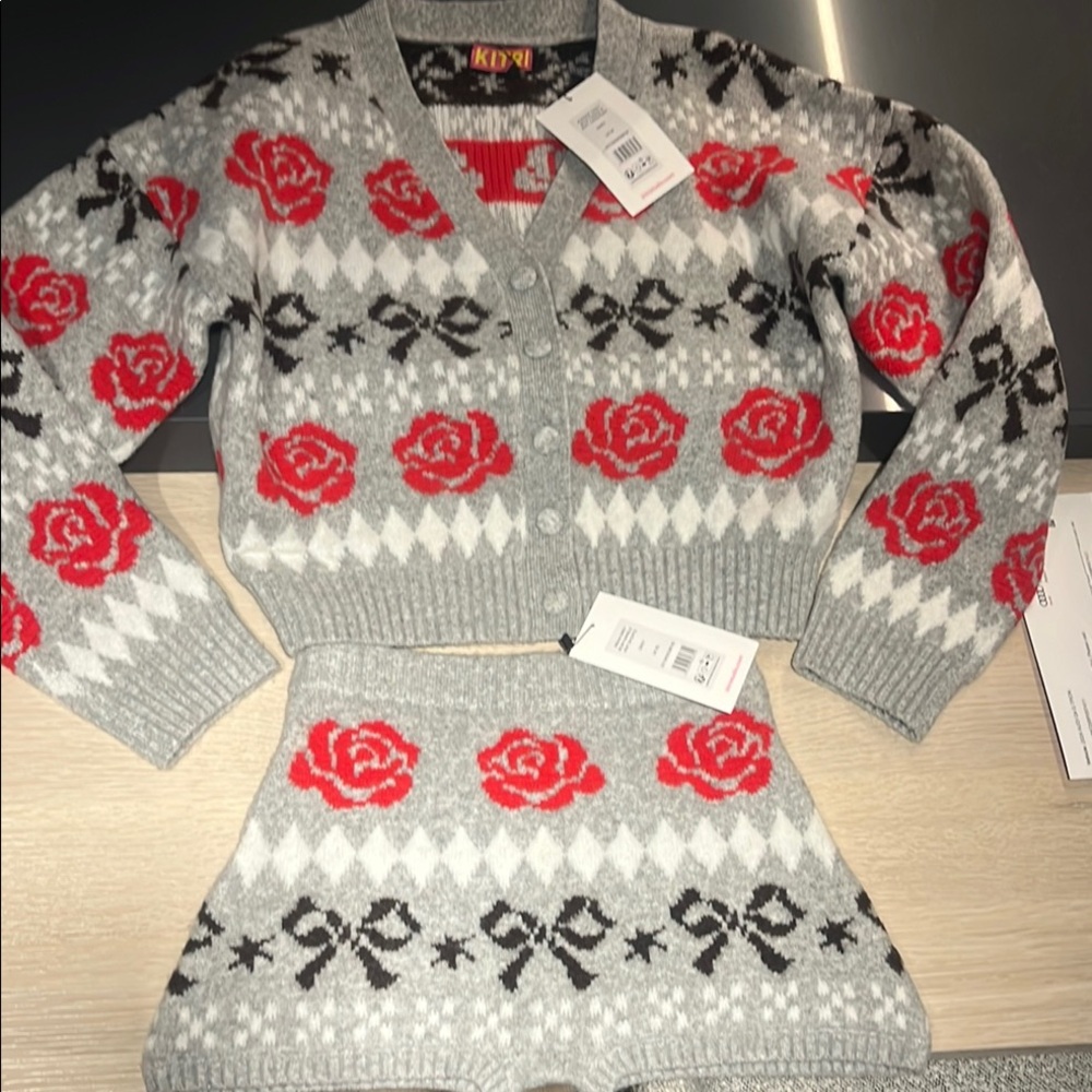 KITRI NWT!Gray and Red Rose and Bow Patterned knit blend Cardigan and Shorts Set